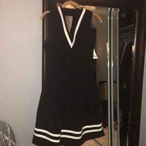 H&M black and white dress with side pockets